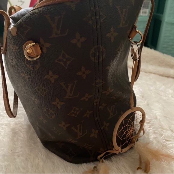 SOLD Authentic Louis Vuitton Neverfull mm - Picture 4 of 11